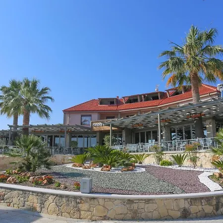 Anna Maria Paradise 4* פפקוהורי