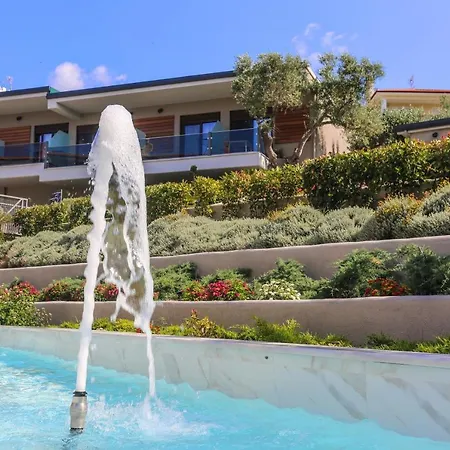 Anna Maria Paradise פפקוהורי