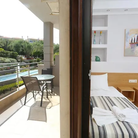 Ξενοδοχείο με διαμερίσματα Anna Maria Paradise 4*