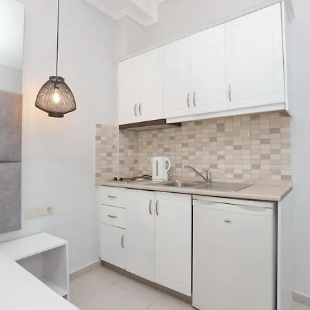 Anna Maria Paradise פפקוהורי