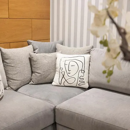 Anna Maria Paradise פפקוהורי