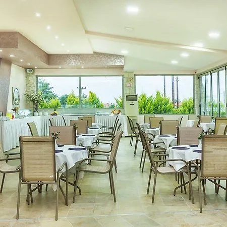 Anna Maria Paradise פפקוהורי