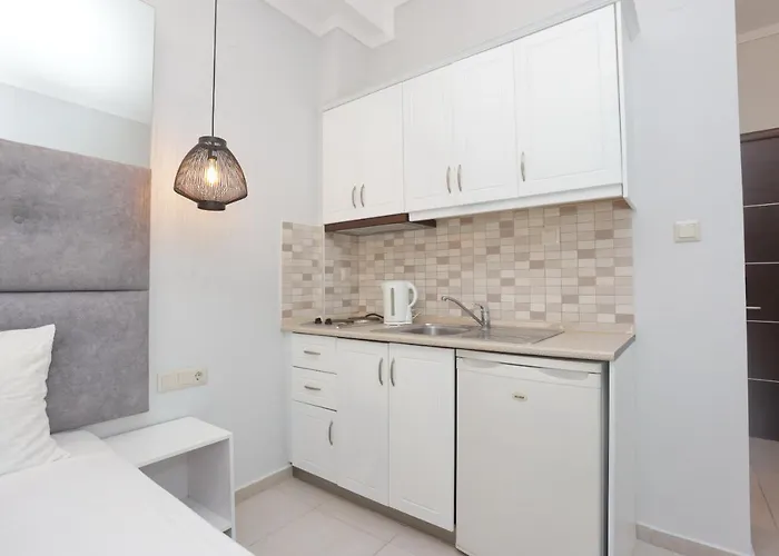 Anna Maria Paradise Pefkochori