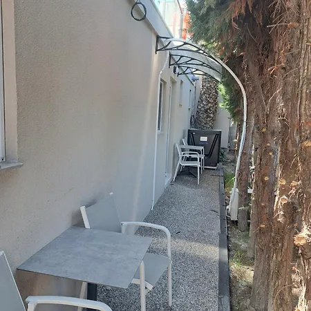 Anna Maria Paradise Pefkohóri